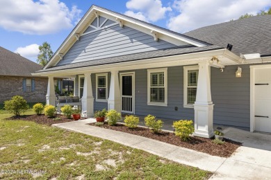 Welcome home to like new construction on the golf course! on Keystone Heights Golf and Country Club in Florida - for sale on GolfHomes.com, golf home, golf lot