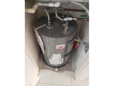 1st Floor Move in Ready Condo with Glass Enclosed Florida Room on Kings Point Golf -Flanders Way in Florida - for sale on GolfHomes.com, golf home, golf lot