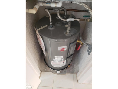 1st Floor Move in Ready Condo with Glass Enclosed Florida Room on Kings Point Golf -Flanders Way in Florida - for sale on GolfHomes.com, golf home, golf lot