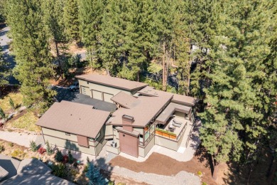 Beautiful single-level home in Widgi Creek, situated on a on Widgi Creek Golf Club in Oregon - for sale on GolfHomes.com, golf home, golf lot
