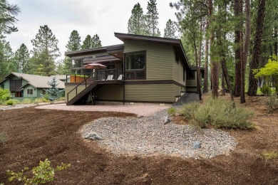 Beautiful single-level home in Widgi Creek, situated on a on Widgi Creek Golf Club in Oregon - for sale on GolfHomes.com, golf home, golf lot