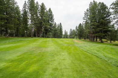 Beautiful single-level home in Widgi Creek, situated on a on Widgi Creek Golf Club in Oregon - for sale on GolfHomes.com, golf home, golf lot