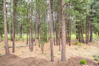 Beautiful single-level home in Widgi Creek, situated on a on Widgi Creek Golf Club in Oregon - for sale on GolfHomes.com, golf home, golf lot