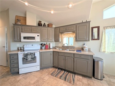 Gorgeous home with amazing views. This is a 1 bed 2 bath with a on Riverview Golf Course in Arizona - for sale on GolfHomes.com, golf home, golf lot