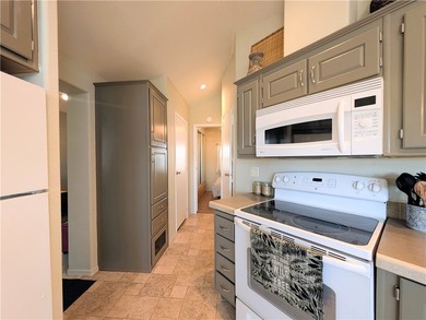 Gorgeous home with amazing views. This is a 1 bed 2 bath with a on Riverview Golf Course in Arizona - for sale on GolfHomes.com, golf home, golf lot