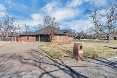 Elegant Corner Lot Home with Pool in Gated Pecan Plantation! on Pecan Plantation Country Club in Texas - for sale on GolfHomes.com, golf home, golf lot