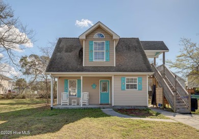 This CHARMING 2 Bedroom, 2 Bath cottage is the perfect Oak on Founders Club At St. James Plantation in North Carolina - for sale on GolfHomes.com, golf home, golf lot