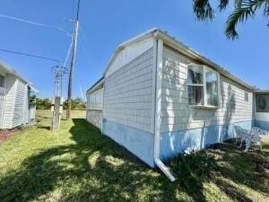 Well maintained manufactured home in active  age 55+ community on Cypress Creek Country Club - Boynton Beach in Florida - for sale on GolfHomes.com, golf home, golf lot
