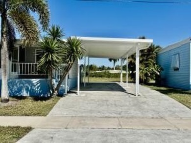 Well maintained manufactured home in active  age 55+ community on Cypress Creek Country Club - Boynton Beach in Florida - for sale on GolfHomes.com, golf home, golf lot