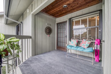 Welcome to this beautifully maintained two-bedroom, two-bathroom on Heritage Ridge Golf Club in Florida - for sale on GolfHomes.com, golf home, golf lot
