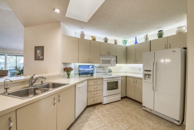 Welcome to this beautifully maintained two-bedroom, two-bathroom on Heritage Ridge Golf Club in Florida - for sale on GolfHomes.com, golf home, golf lot