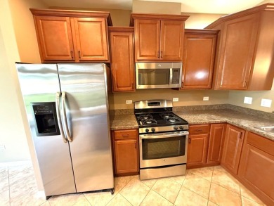 This 1678 square foot, spacious, 2 bedroom/ 2 full bathroom on White Eagle Golf Club in Illinois - for sale on GolfHomes.com, golf home, golf lot