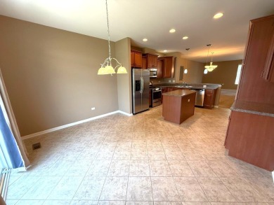 This 1678 square foot, spacious, 2 bedroom/ 2 full bathroom on White Eagle Golf Club in Illinois - for sale on GolfHomes.com, golf home, golf lot