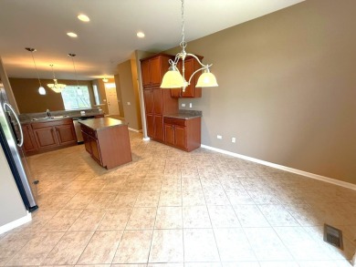 This 1678 square foot, spacious, 2 bedroom/ 2 full bathroom on White Eagle Golf Club in Illinois - for sale on GolfHomes.com, golf home, golf lot