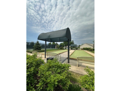 This 1678 square foot, spacious, 2 bedroom/ 2 full bathroom on White Eagle Golf Club in Illinois - for sale on GolfHomes.com, golf home, golf lot