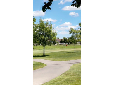 This 1678 square foot, spacious, 2 bedroom/ 2 full bathroom on White Eagle Golf Club in Illinois - for sale on GolfHomes.com, golf home, golf lot