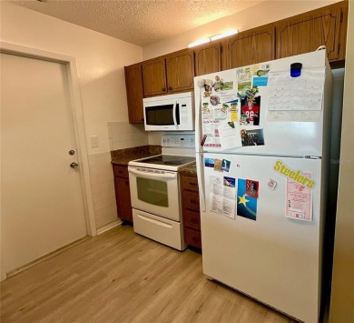 This home has  2-bedrooms, 2-bathrooms, 1,129 square feet and a on Mainlands Golf Club in Florida - for sale on GolfHomes.com, golf home, golf lot