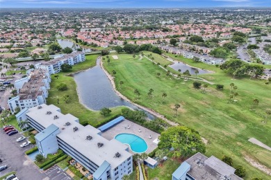 Well-maintained, spacious and bright 2-bedroom, 2-bath condo + on Oriole Golf and Tennis Club in Florida - for sale on GolfHomes.com, golf home, golf lot