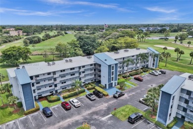 Well-maintained, spacious and bright 2-bedroom, 2-bath condo + on Oriole Golf and Tennis Club in Florida - for sale on GolfHomes.com, golf home, golf lot
