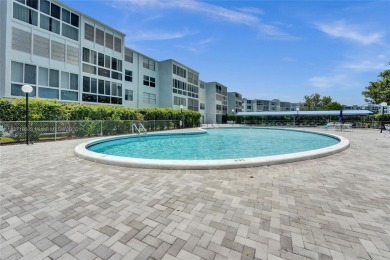 Well-maintained, spacious and bright 2-bedroom, 2-bath condo + on Oriole Golf and Tennis Club in Florida - for sale on GolfHomes.com, golf home, golf lot