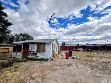 INVESTMENT OPPORTUNITY!!! Located minutes from the Colorado on Blythe Municipal Golf Course in California - for sale on GolfHomes.com, golf home, golf lot