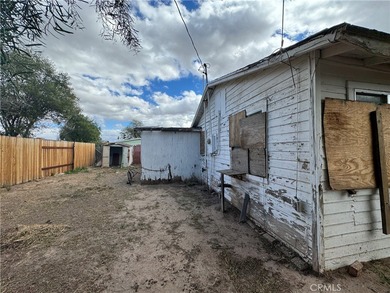 INVESTMENT OPPORTUNITY!!! Located minutes from the Colorado on Blythe Municipal Golf Course in California - for sale on GolfHomes.com, golf home, golf lot