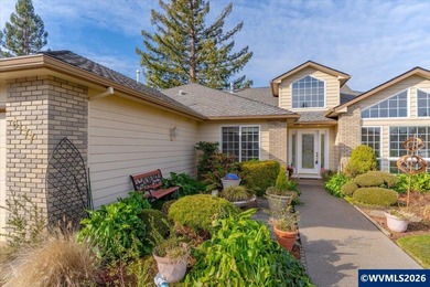 Accepted Offer with Contingencies. Golf Course Living in Keizer! on McNary Golf Club in Oregon - for sale on GolfHomes.com, golf home, golf lot