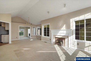 Accepted Offer with Contingencies. Golf Course Living in Keizer! on McNary Golf Club in Oregon - for sale on GolfHomes.com, golf home, golf lot