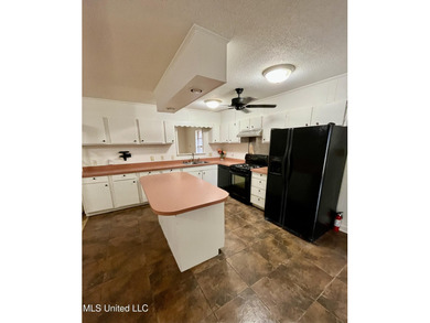 Welcome to this spacious 3-bedroom, 2-bath home offering 2,100 on Great Southern Golf Club in Mississippi - for sale on GolfHomes.com, golf home, golf lot