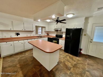 Welcome to this spacious 3-bedroom, 2-bath home offering 2,100 on Great Southern Golf Club in Mississippi - for sale on GolfHomes.com, golf home, golf lot