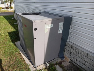 Beautiful open-concept & extremely well-maintained home in a on Four Lakes Golf Club in Florida - for sale on GolfHomes.com, golf home, golf lot