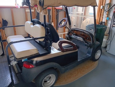 Beautiful open-concept & extremely well-maintained home in a on Four Lakes Golf Club in Florida - for sale on GolfHomes.com, golf home, golf lot