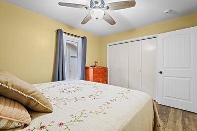 Beautifully updated 3 BR, 2.5 BA home in Dolphin Head area of on Dolphin Head Golf Club in South Carolina - for sale on GolfHomes.com, golf home, golf lot