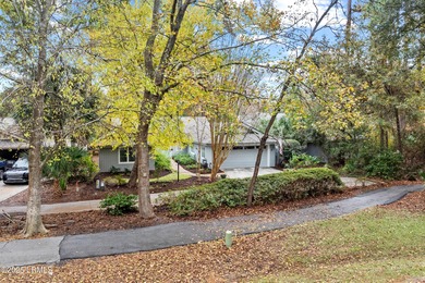 Beautifully updated 3 BR, 2.5 BA home in Dolphin Head area of on Dolphin Head Golf Club in South Carolina - for sale on GolfHomes.com, golf home, golf lot