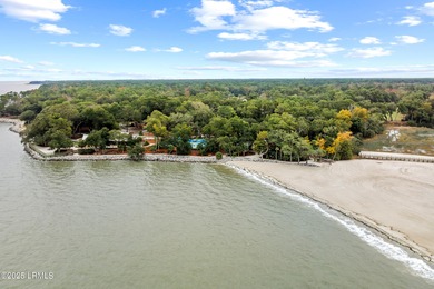 Beautifully updated 3 BR, 2.5 BA home in Dolphin Head area of on Dolphin Head Golf Club in South Carolina - for sale on GolfHomes.com, golf home, golf lot
