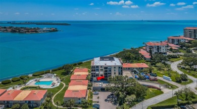 YOUR PARADISE HOME OR AN INVESTOR'S DREAM - REMODELED 1BR/1.5BA on Isla Del Sol Yacht and Country Club in Florida - for sale on GolfHomes.com, golf home, golf lot