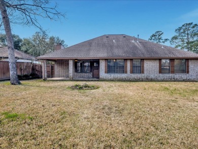 Beautiful 3-bedroom, 2-bath home in the desirable Crown Colony on Crown Colony Country Club in Texas - for sale on GolfHomes.com, golf home, golf lot