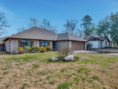 Beautiful 3-bedroom, 2-bath home in the desirable Crown Colony on Crown Colony Country Club in Texas - for sale on GolfHomes.com, golf home, golf lot