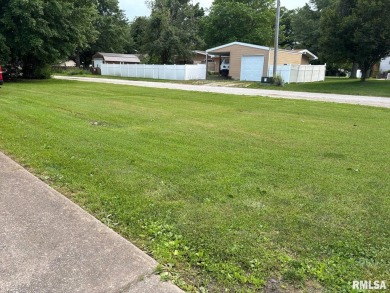 Homeowners have lived in this home for almost 40 years and on Edgewood Golf Course in Illinois - for sale on GolfHomes.com, golf home, golf lot
