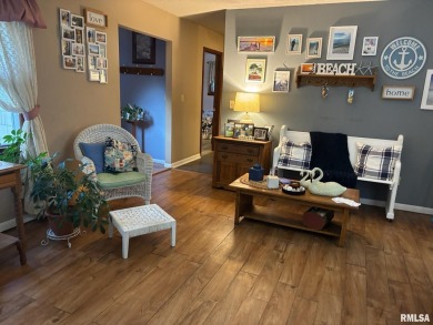 Homeowners have lived in this home for almost 40 years and on Edgewood Golf Course in Illinois - for sale on GolfHomes.com, golf home, golf lot