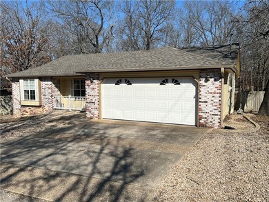 Outstanding price and location, new roof and gutters, very well on Bella Vista Country Club and Golf Course in Arkansas - for sale on GolfHomes.com, golf home, golf lot