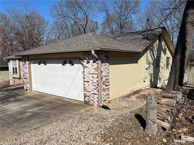 Outstanding price and location, new roof and gutters, very well on Bella Vista Country Club and Golf Course in Arkansas - for sale on GolfHomes.com, golf home, golf lot