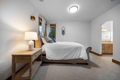 Located on the 7th fairway in the prestigious Broken Top on Tetherow Golf Club in Oregon - for sale on GolfHomes.com, golf home, golf lot