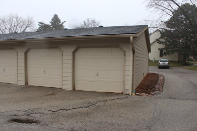 Beautiful HeatherRidge 2 bedroom 2 bath townhome overlooks pond on Heather Ridge Golf Club in Illinois - for sale on GolfHomes.com, golf home, golf lot