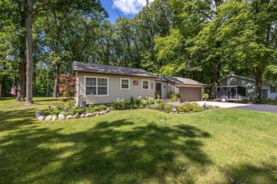 CUTE and COZY ranch home in the Heart of the Lakes. Immaculate on St. Ives Golf Club in Michigan - for sale on GolfHomes.com, golf home, golf lot