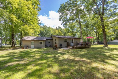CUTE and COZY ranch home in the Heart of the Lakes. Immaculate on St. Ives Golf Club in Michigan - for sale on GolfHomes.com, golf home, golf lot