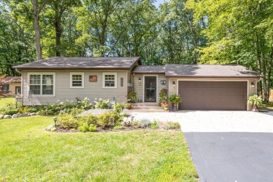 CUTE and COZY ranch home in the Heart of the Lakes. Immaculate on St. Ives Golf Club in Michigan - for sale on GolfHomes.com, golf home, golf lot