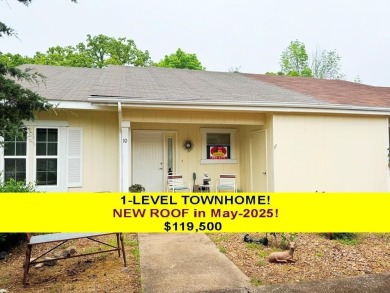 Well cared for, move-in condition, ONE LEVEL 2 bed 1 1/2 bath on Cherokee Village North Course in Arkansas - for sale on GolfHomes.com, golf home, golf lot