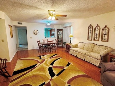Well cared for, move-in condition, ONE LEVEL 2 bed 1 1/2 bath on Cherokee Village North Course in Arkansas - for sale on GolfHomes.com, golf home, golf lot