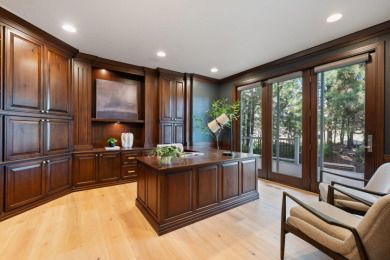 Bend Luxury Home with Golf Access in Broken Top on Broken Top Club in Oregon - for sale on GolfHomes.com, golf home, golf lot